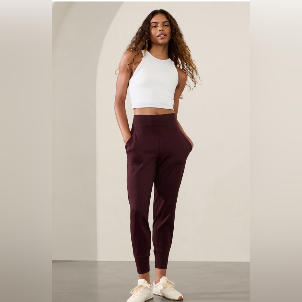 NWOT -Athleta Cabernet Venice Jogger, Medium